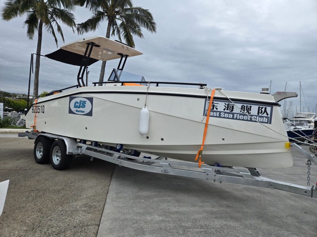 CJS Marine Battle Axe 680 – Exterior CJS Marine Battle Axe 680 fiberglass centre console exterior view