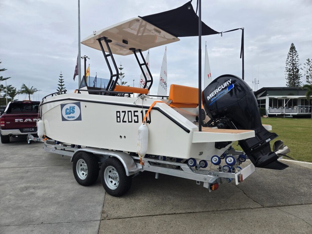CJS Marine Battle Axe 680 – Aft View CJS Marine Battle Axe 680 aft and starboard exterior view