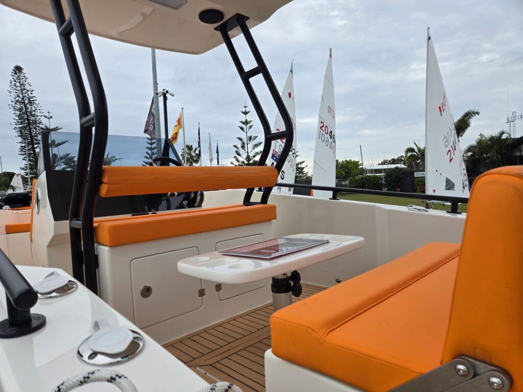 CJS Marine Battle Axe 680 – Cockpit Battle Axe 680 cockpit seating and removable table