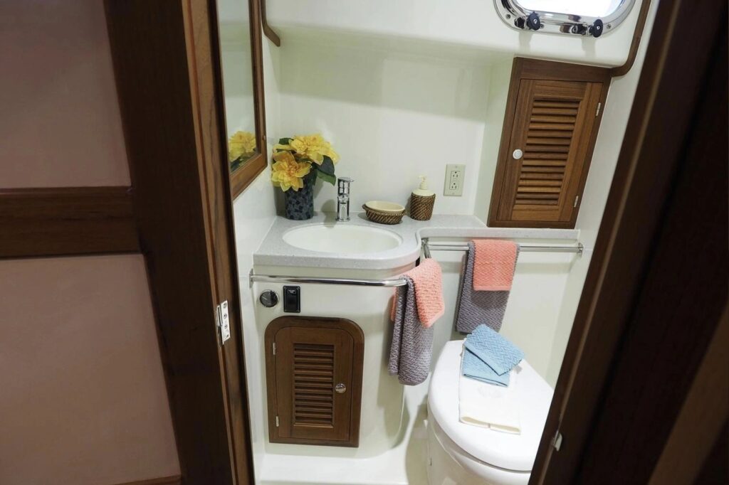 CJS Marine CH-SEDAN31 – Bathroom CJS Marine CH-SEDAN31 private bathroom with vanity and toilet